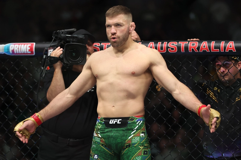 Dricus du Plessis wants Khamzat Chimaev next: ‘I think the whole world wants to see it’