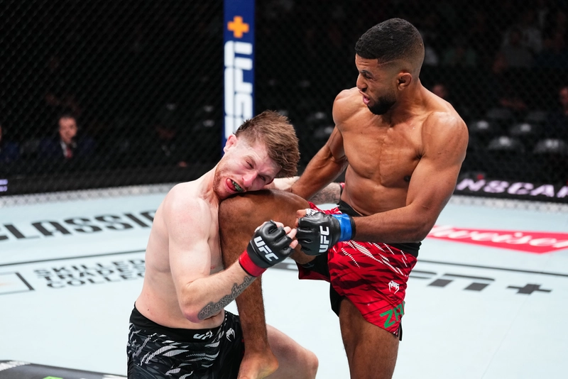 Watch Youssef Zalal land unbelievable knee, finish with arm-triangle choke
